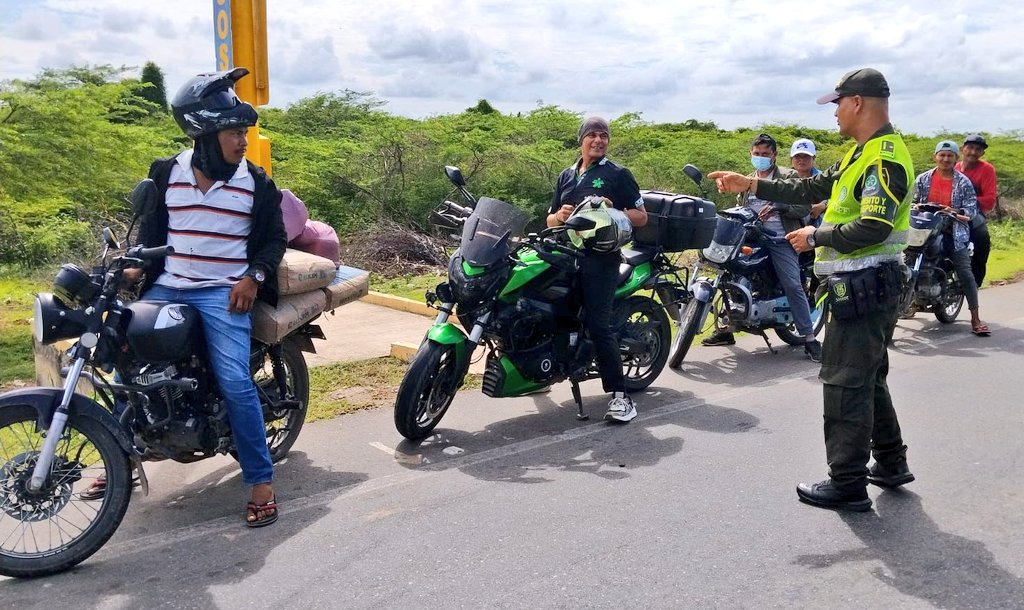 Policía de La Guajira refuerza campañas de seguridad vial en las principales vías del departamento