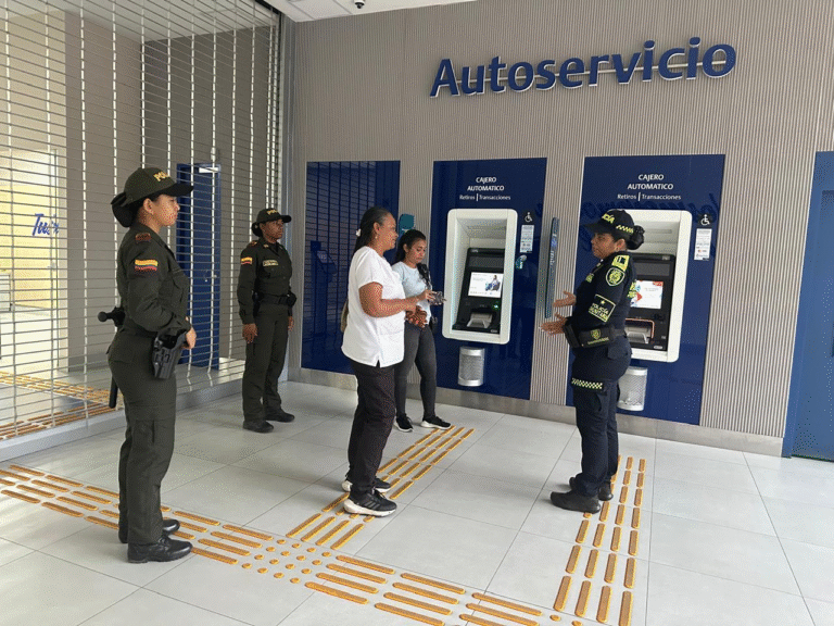 Policía Comunitaria refuerza campañas para prevenir el hurto a entidades financieras y comercio en San Juan del Cesar