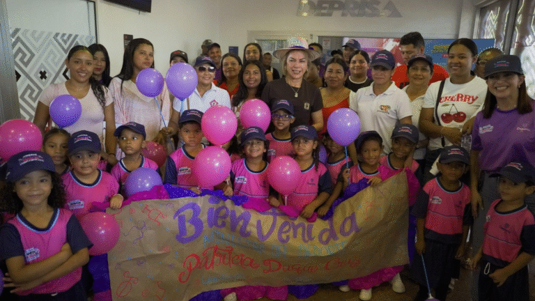 Ministra del Deporte Patricia Duque Cruz llega a Riohacha para liderar el Mega Festival de la Jornada Deportiva Escolar Complementaria