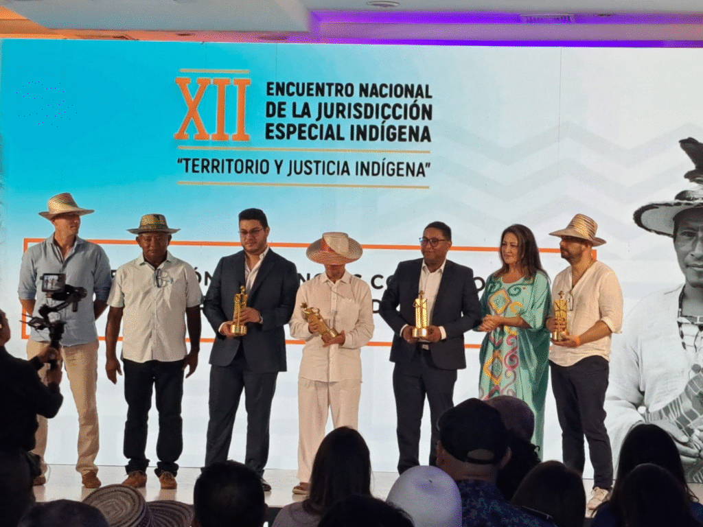 El abogado wayuu Dilam Andrés Gámez Quijada es reconocido por fallo sobre inclusión de pueblos indígenas en Albania