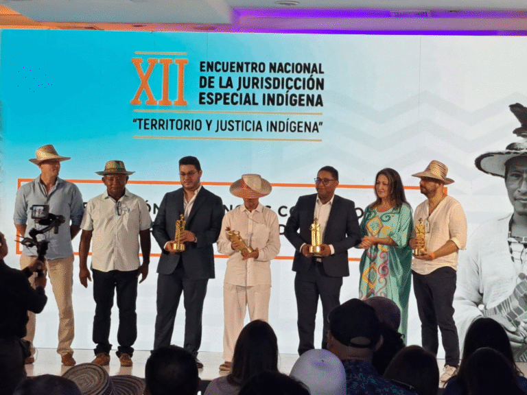 El abogado wayuu Dilam Andrés Gámez Quijada es reconocido por fallo sobre inclusión de pueblos indígenas en Albania