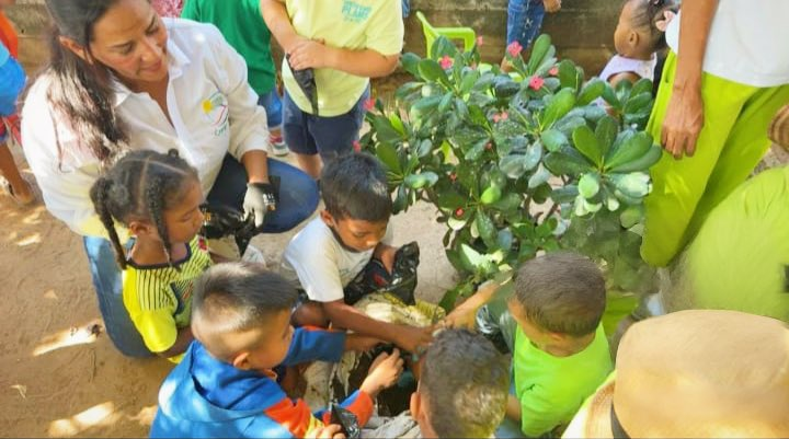 Corpoguajira promueve la educación ambiental con jornada pedagógica y siembra de árboles en San Juan del Cesar