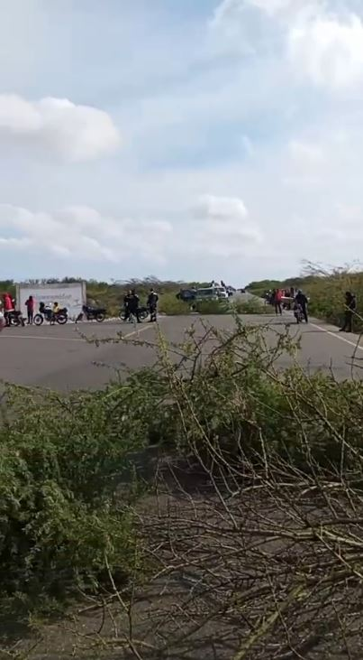 Bloquearon vía Uribia–Manaure por mal estado del pavimento