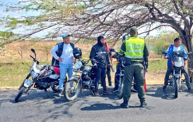 Policía Nacional refuerza acciones de prevención vial en carreteras de La Guajira