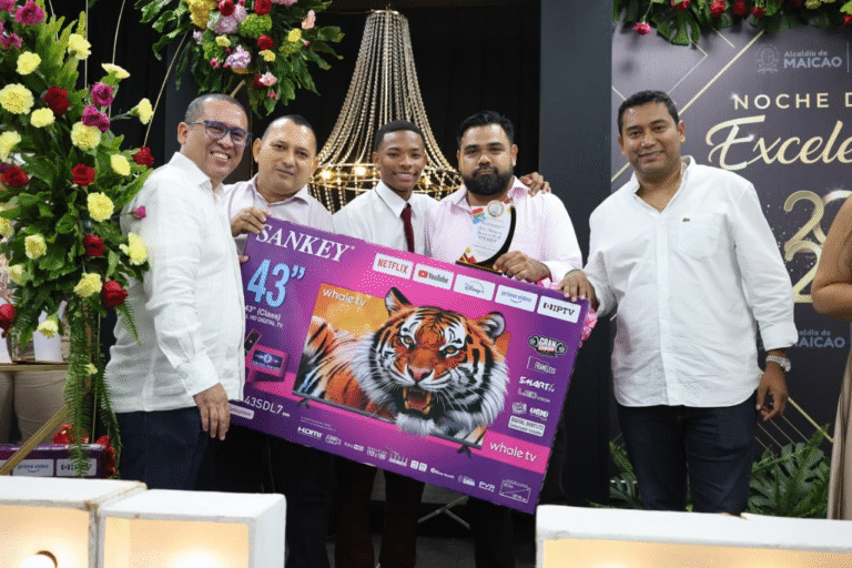 Maicao celebró la Noche de la Excelencia Educativa 2025 en honor a docentes, estudiantes e instituciones