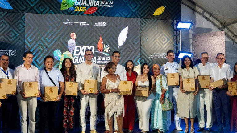 Gobernador entrega distinciones al segundo grupo de guajiros destacados durante Expoguajira 2025